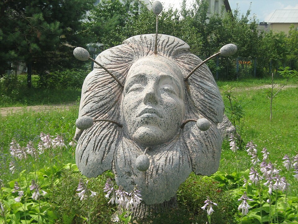 Photograph of a sculpture called Austėja by Kārlis Īle.